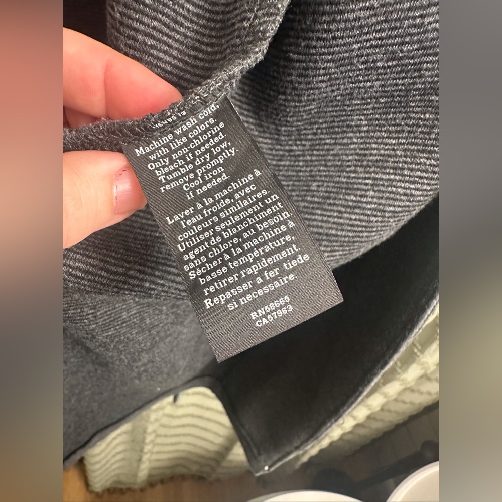 Nordstrom Mens shop robe size M/L
Grey 54% cotton 46% polyester 
Great condition - Picture 4 of 6